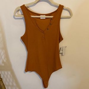 NWT Abound tan/burnt orange bodysuit